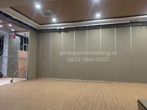 Pintu Partisi Penyekat Ruangan
